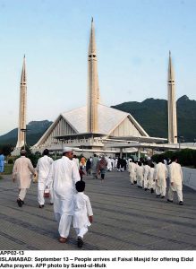APP02-13 ISLAMABAD: September 13 People arrives at Faisal Masjid for offering Eidul Azha prayers. APP photo by Saeed-ul-Mulk