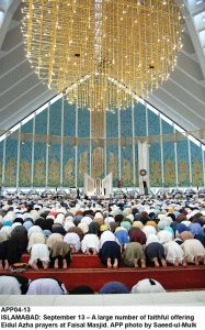 APP04-13 ISLAMABAD: September 13 A large number of faithful offering Eidul Azha prayers at Faisal Masjid. APP photo by Saeed-ul-Mulk