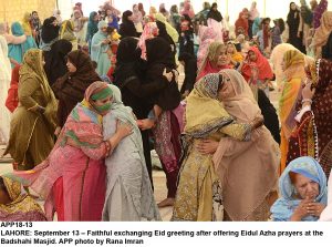 APP18-13 LAHORE: September 13 Faithful exchanging Eid greeting after offering Eidul Azha prayers at the Badshahi Masjid. APP photo by Rana Imran